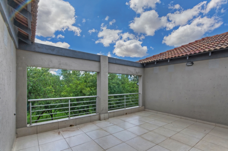 5 Bedroom Property for Sale in Blue Valley Golf Estate Gauteng