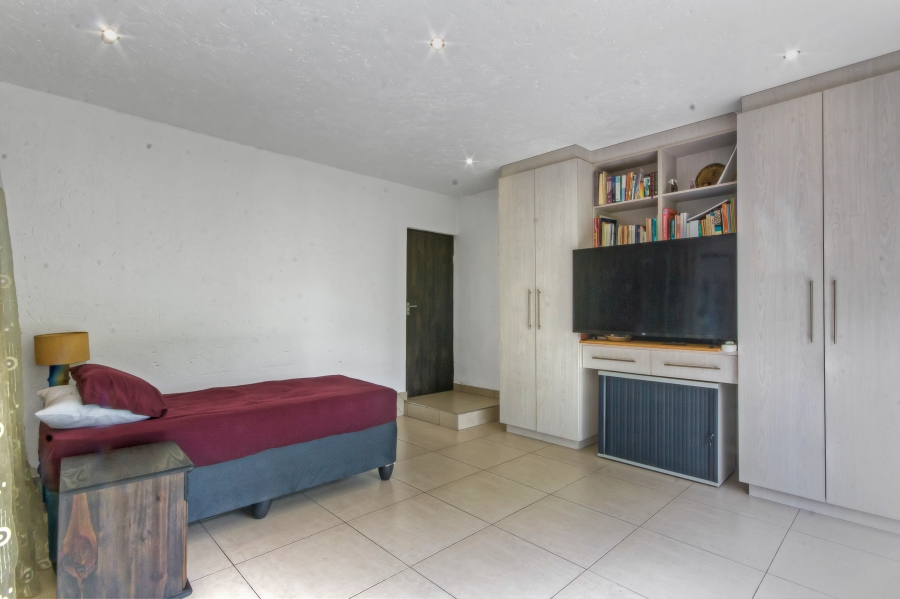 5 Bedroom Property for Sale in Blue Valley Golf Estate Gauteng