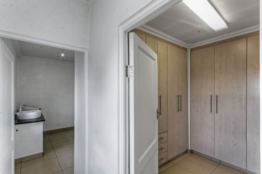 5 Bedroom Property for Sale in Blue Valley Golf Estate Gauteng