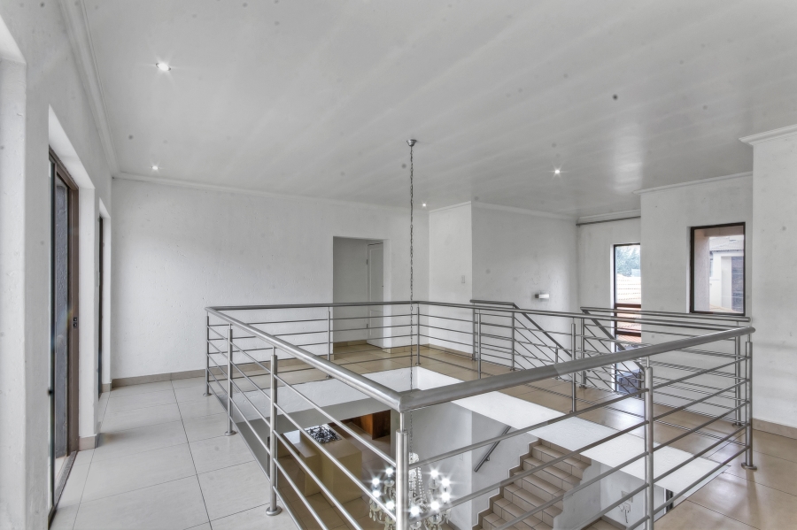 5 Bedroom Property for Sale in Blue Valley Golf Estate Gauteng