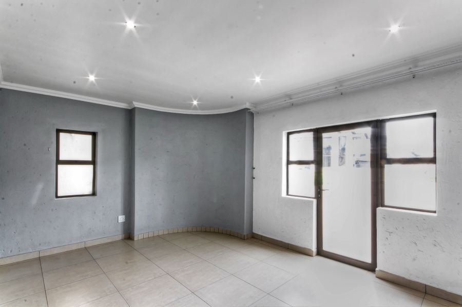 5 Bedroom Property for Sale in Blue Valley Golf Estate Gauteng