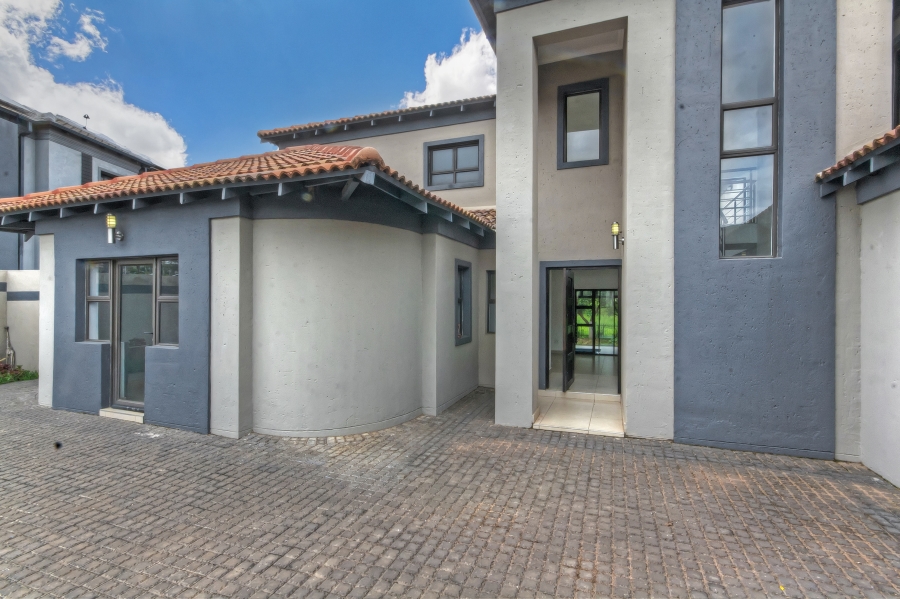 5 Bedroom Property for Sale in Blue Valley Golf Estate Gauteng