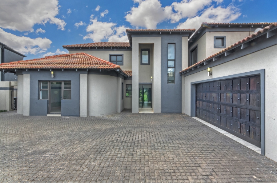 5 Bedroom Property for Sale in Blue Valley Golf Estate Gauteng