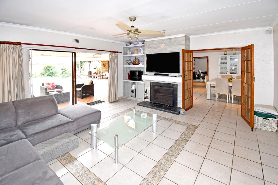 4 Bedroom Property for Sale in Paulshof Gauteng