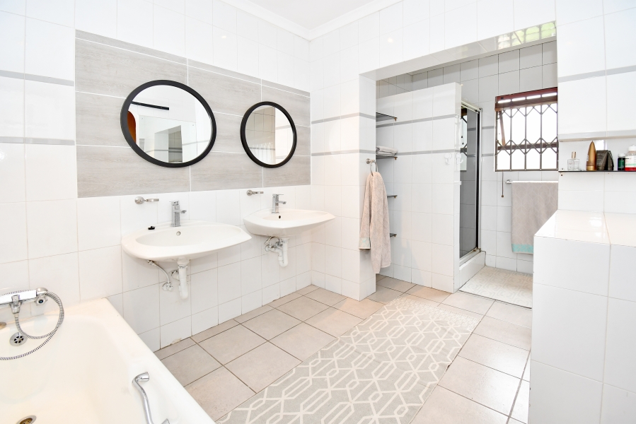 4 Bedroom Property for Sale in Paulshof Gauteng