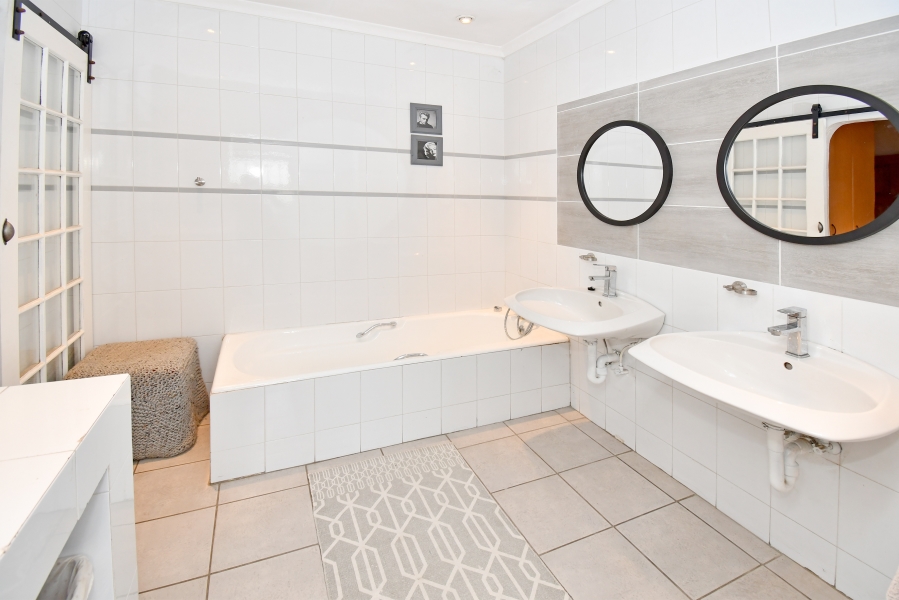 4 Bedroom Property for Sale in Paulshof Gauteng