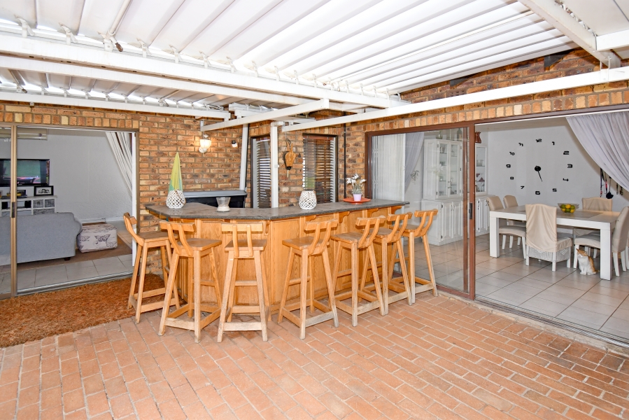 4 Bedroom Property for Sale in Paulshof Gauteng