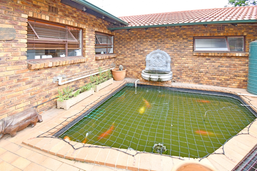 4 Bedroom Property for Sale in Paulshof Gauteng