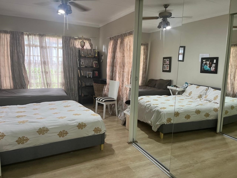 5 Bedroom Property for Sale in Vorna Valley Gauteng