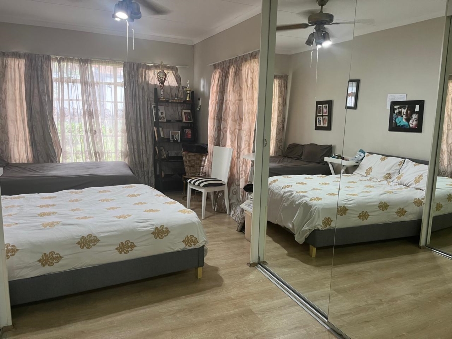 5 Bedroom Property for Sale in Vorna Valley Gauteng