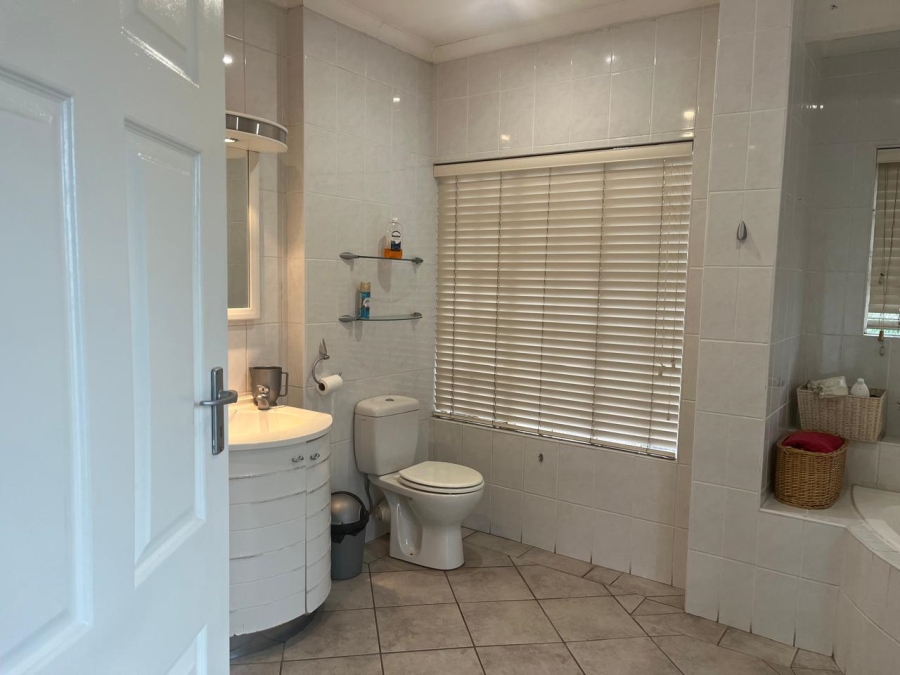 5 Bedroom Property for Sale in Vorna Valley Gauteng