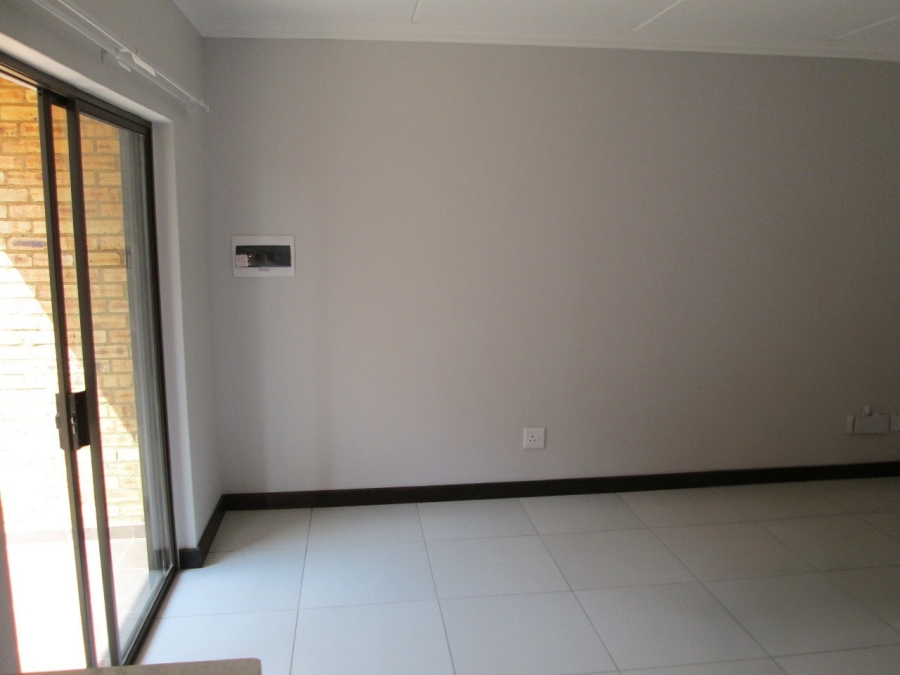 1 Bedroom Property for Sale in Rooihuiskraal North Gauteng