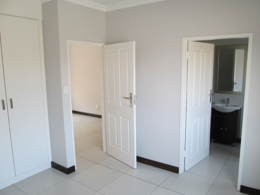 1 Bedroom Property for Sale in Rooihuiskraal North Gauteng