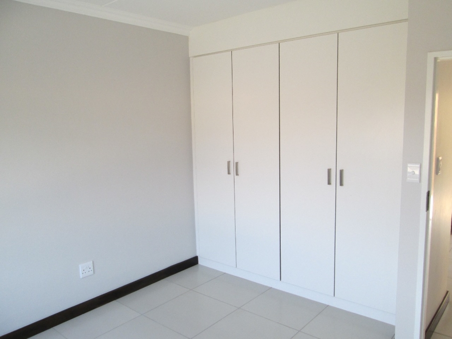 1 Bedroom Property for Sale in Rooihuiskraal North Gauteng