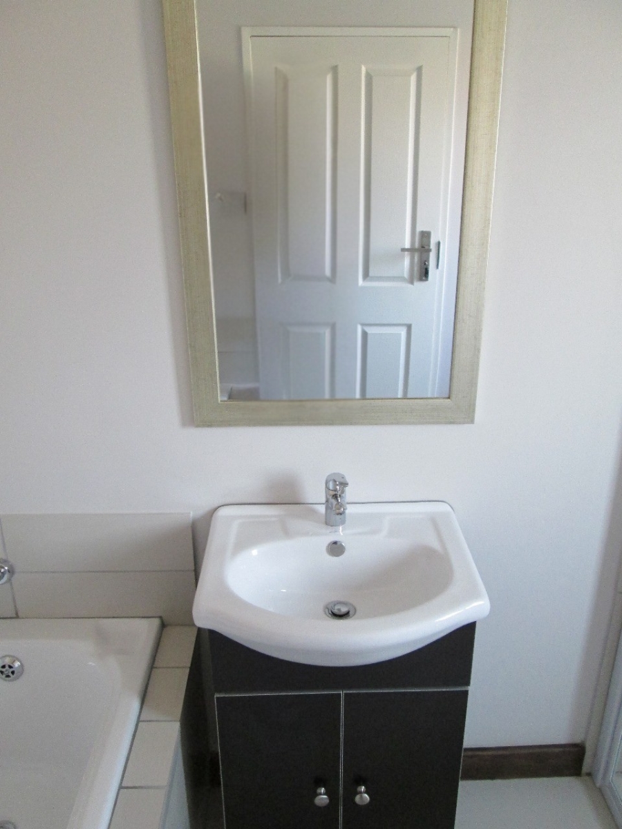 1 Bedroom Property for Sale in Rooihuiskraal North Gauteng