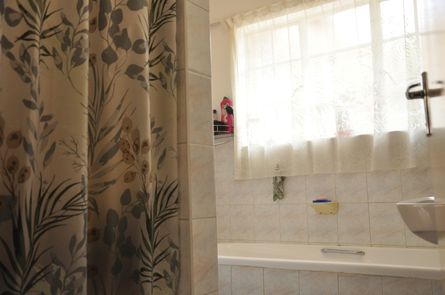 2 Bedroom Property for Sale in Noordwyk Gauteng