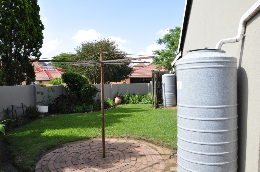2 Bedroom Property for Sale in Noordwyk Gauteng