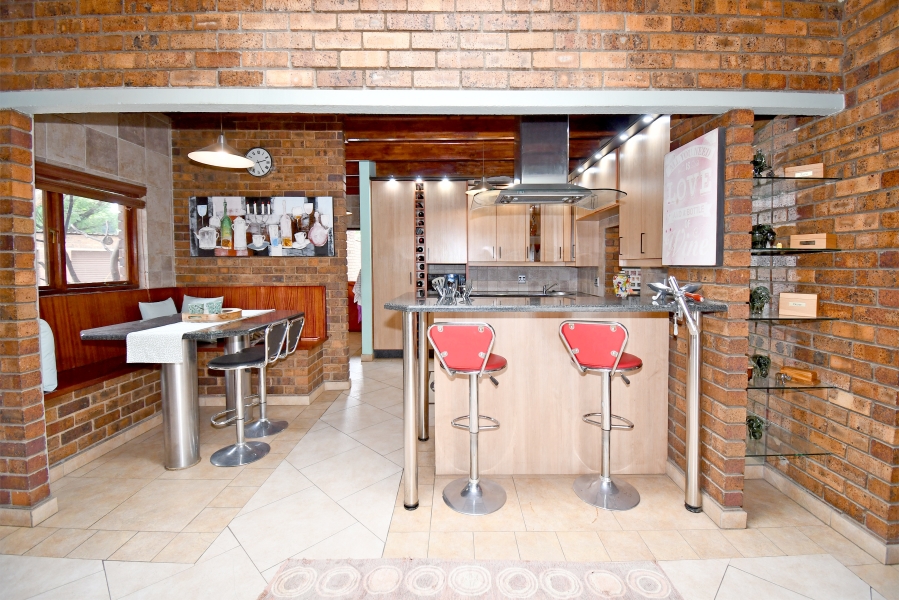 6 Bedroom Property for Sale in Chartwell Gauteng