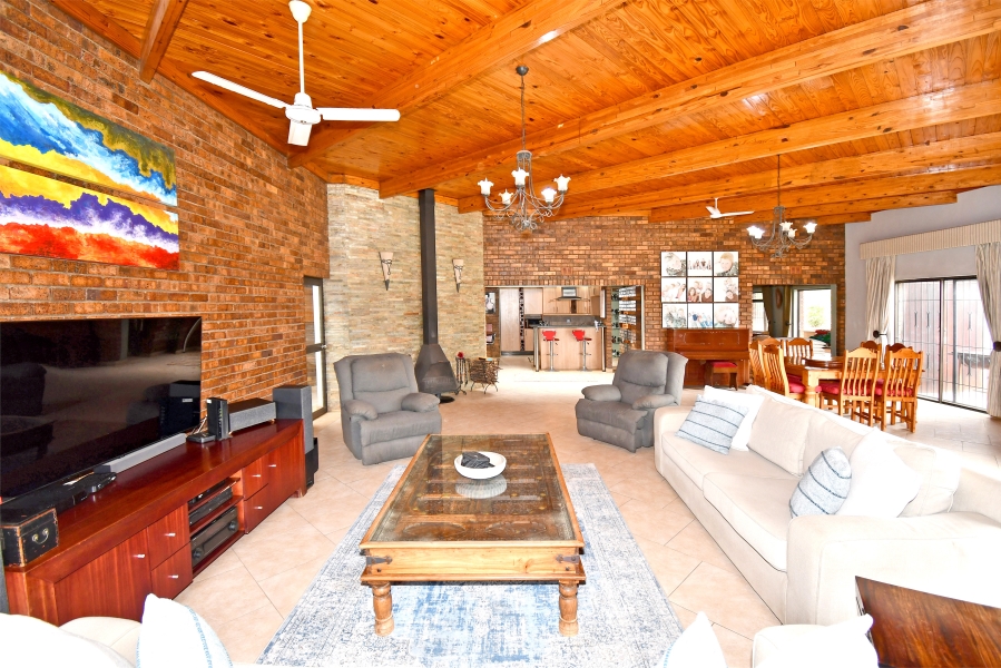 6 Bedroom Property for Sale in Chartwell Gauteng