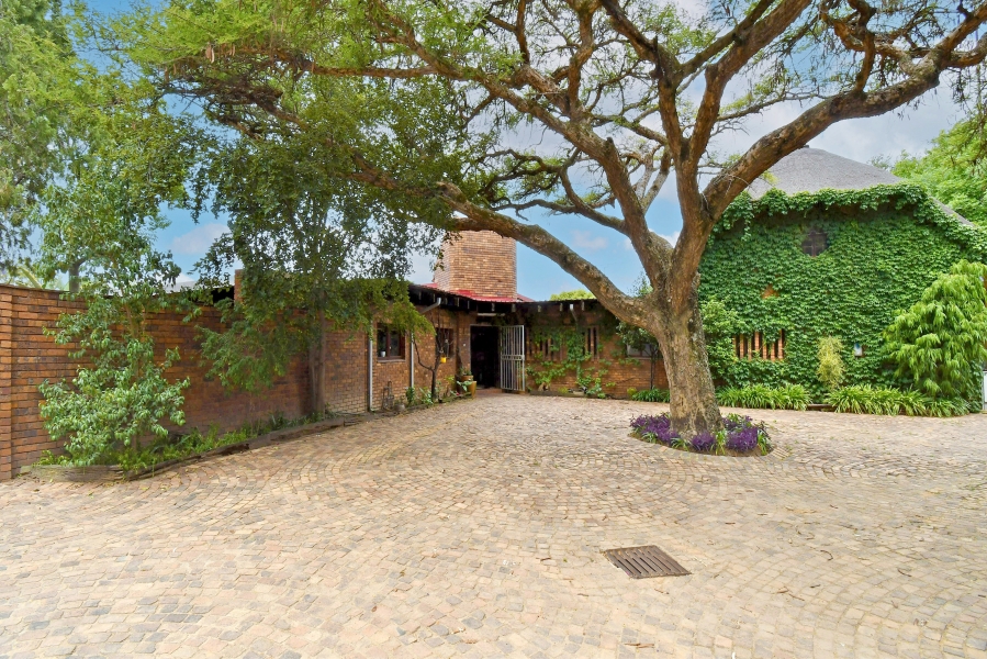 6 Bedroom Property for Sale in Chartwell Gauteng
