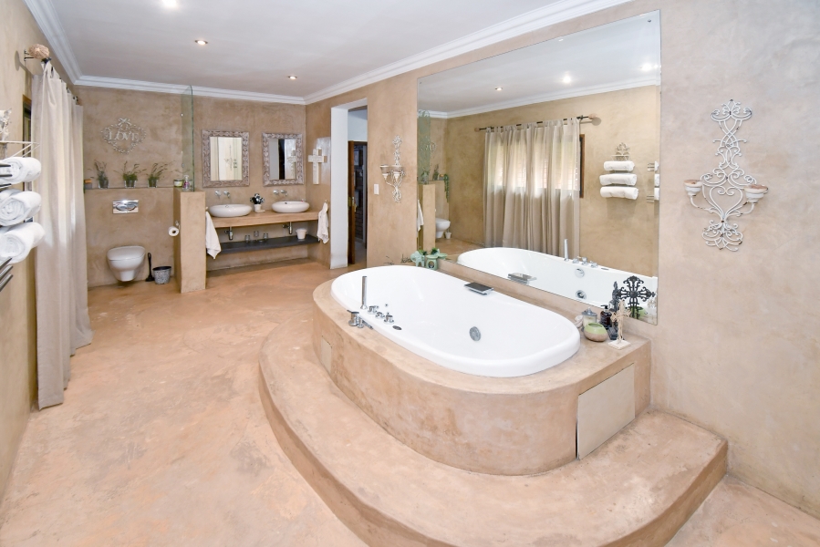 6 Bedroom Property for Sale in Farmall A H Gauteng