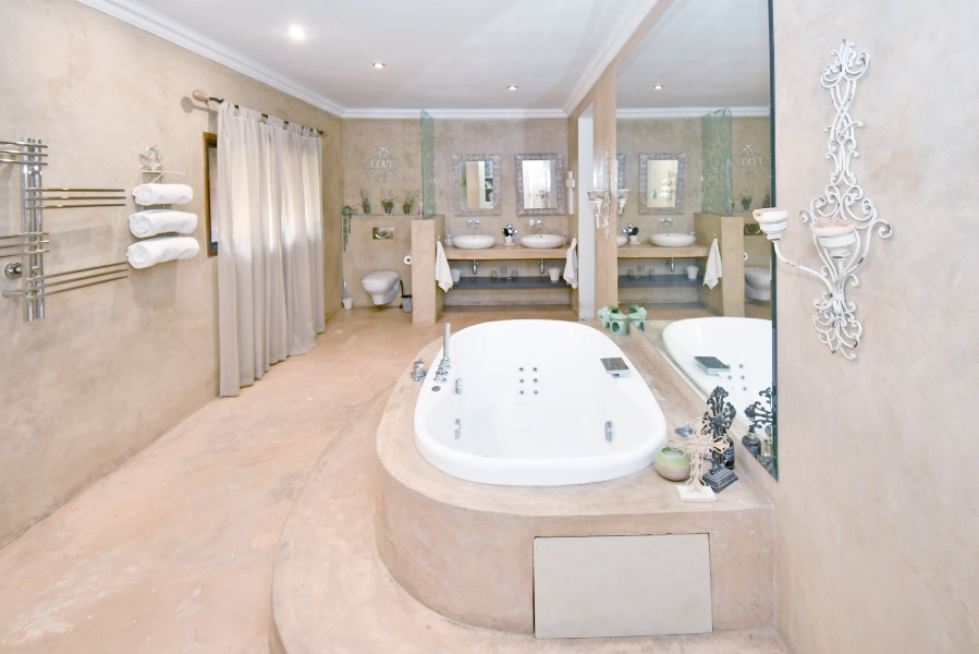 6 Bedroom Property for Sale in Farmall A H Gauteng