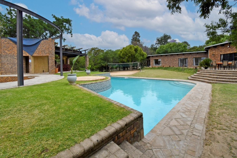 6 Bedroom Property for Sale in Farmall A H Gauteng