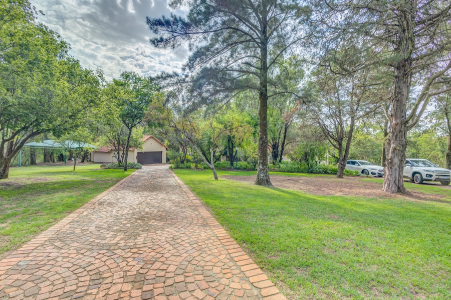 5 Bedroom Property for Sale in Chartwell Gauteng