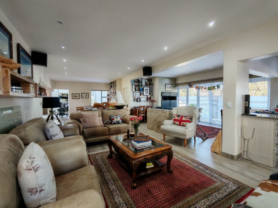 3 Bedroom Property for Sale in Three Rivers Proper Gauteng
