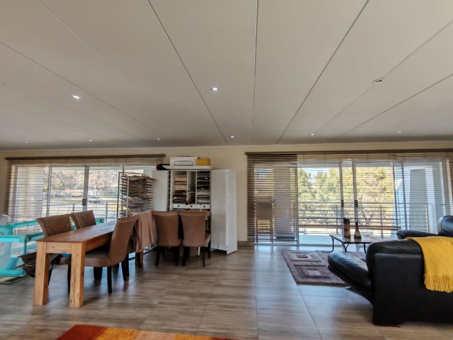 3 Bedroom Property for Sale in Three Rivers Proper Gauteng