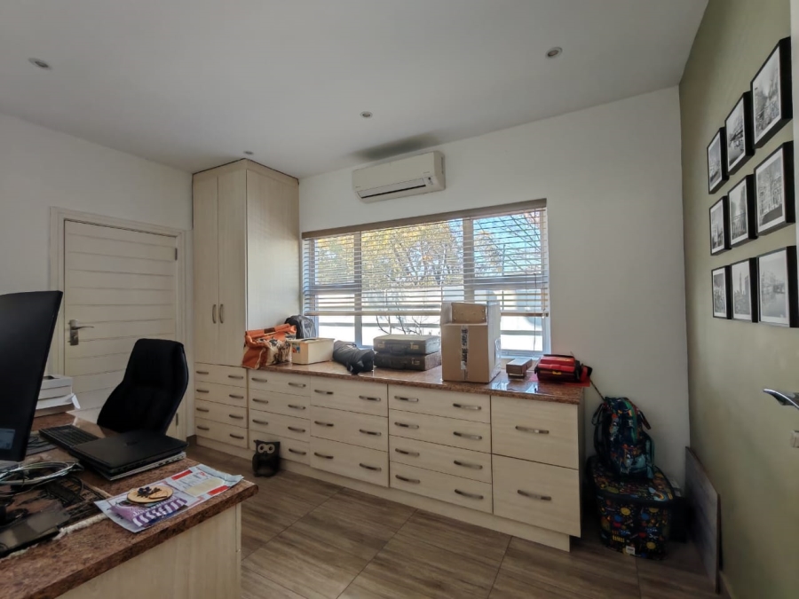 3 Bedroom Property for Sale in Three Rivers Proper Gauteng