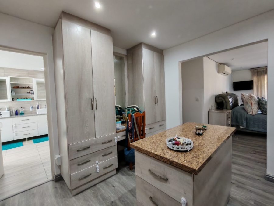 3 Bedroom Property for Sale in Three Rivers Proper Gauteng