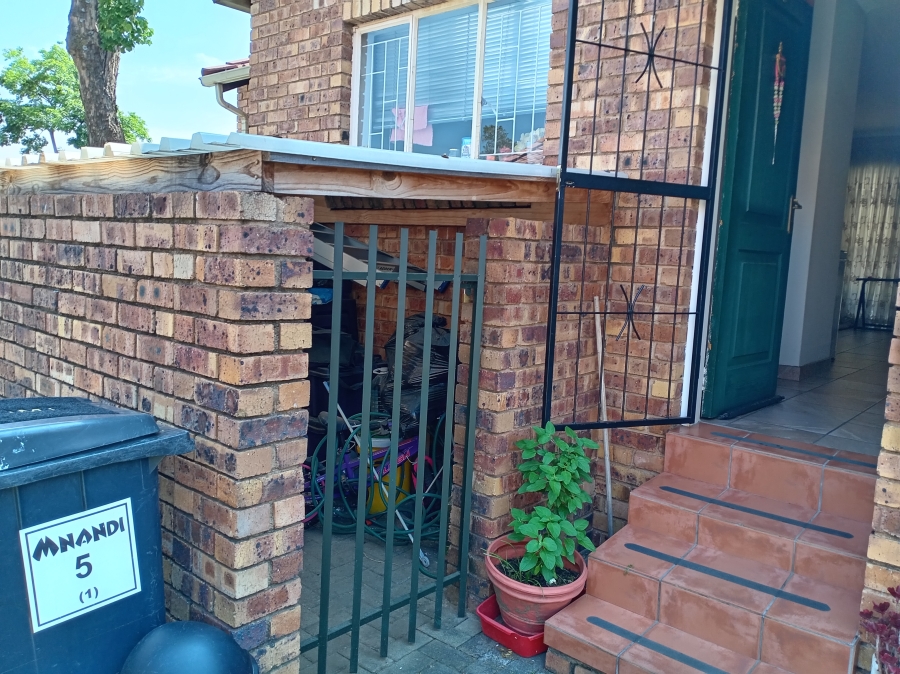 2 Bedroom Property for Sale in Allens Nek Gauteng
