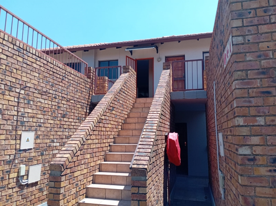 2 Bedroom Property for Sale in Wilgeheuwel Gauteng