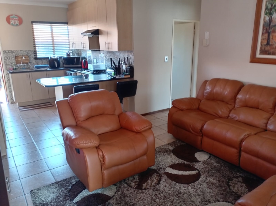 2 Bedroom Property for Sale in Wilgeheuwel Gauteng