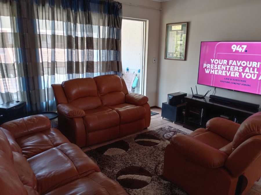 2 Bedroom Property for Sale in Wilgeheuwel Gauteng