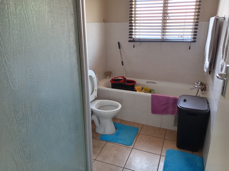 2 Bedroom Property for Sale in Wilgeheuwel Gauteng