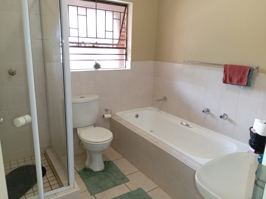 2 Bedroom Property for Sale in Ruimsig Gauteng