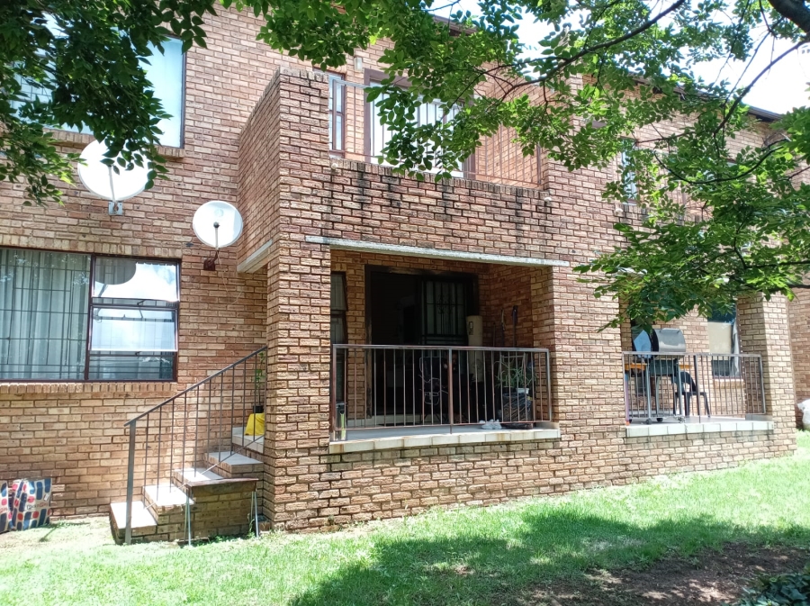 2 Bedroom Property for Sale in Ruimsig Gauteng