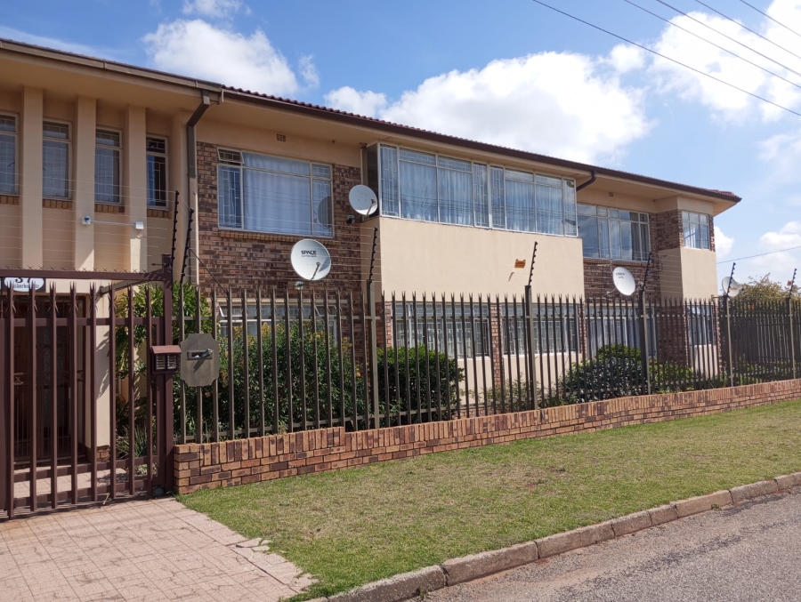 2 Bedroom Property for Sale in Greenhills Gauteng
