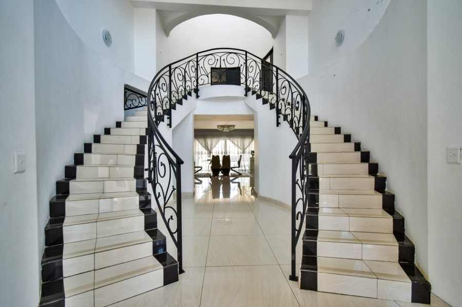 6 Bedroom Property for Sale in Mooikloof Glen Gauteng