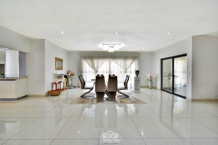 6 Bedroom Property for Sale in Mooikloof Glen Gauteng