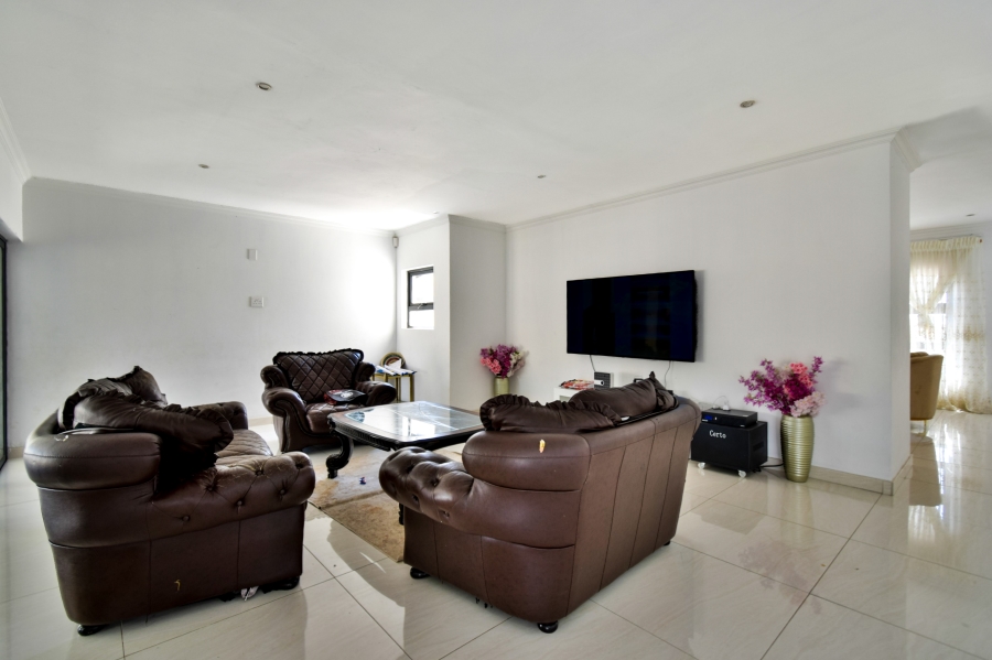 6 Bedroom Property for Sale in Mooikloof Glen Gauteng