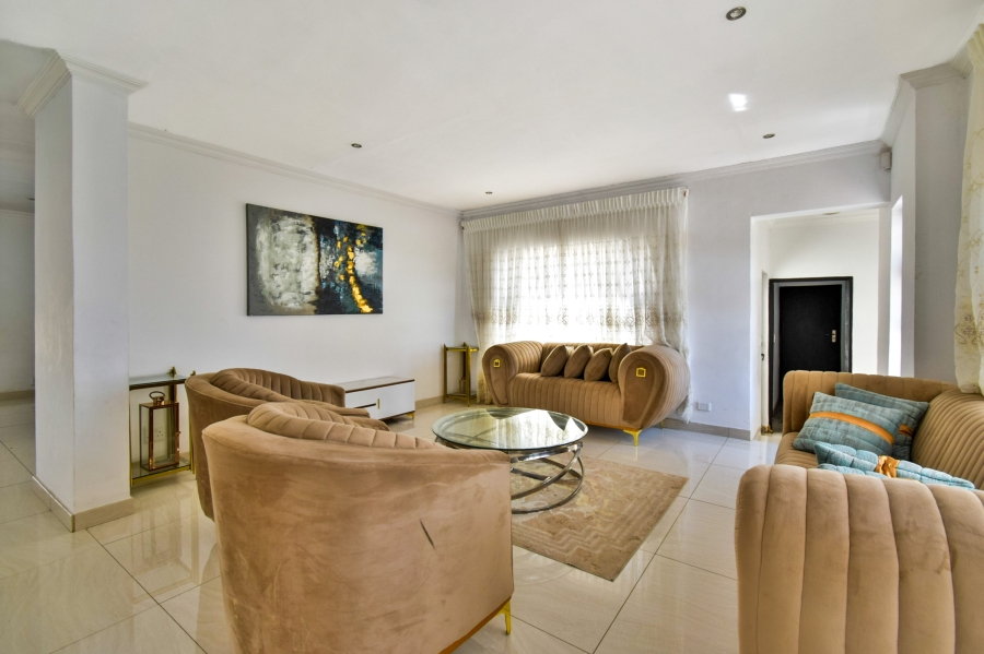 6 Bedroom Property for Sale in Mooikloof Glen Gauteng