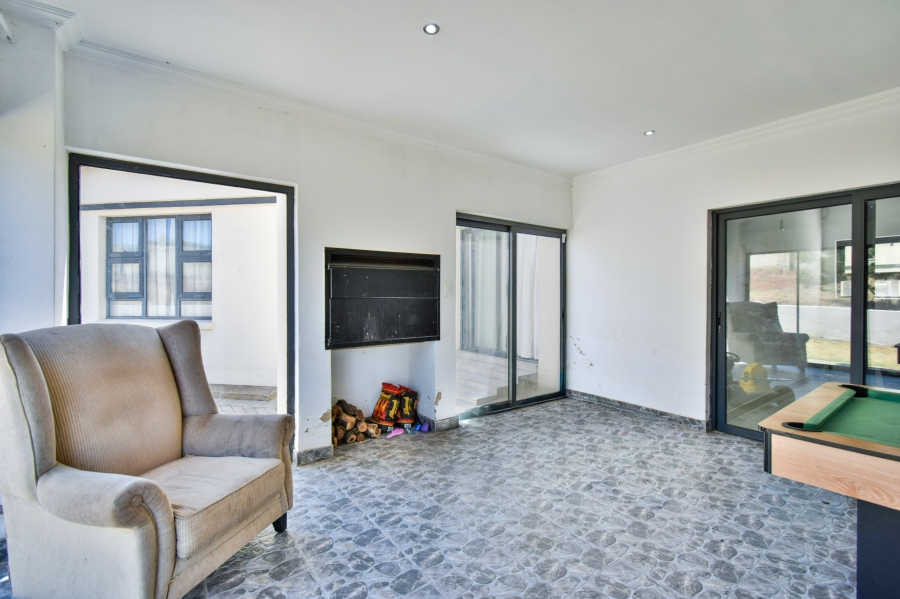 6 Bedroom Property for Sale in Mooikloof Glen Gauteng