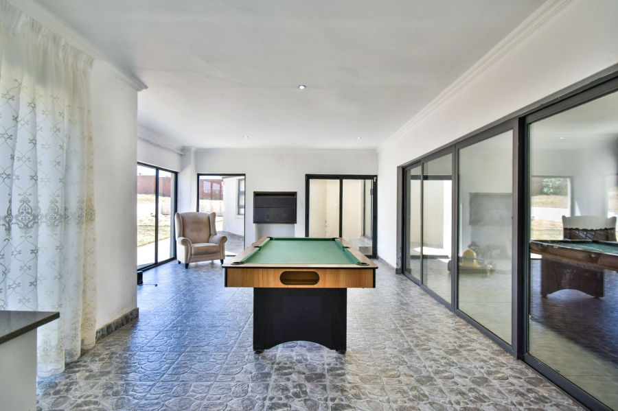 6 Bedroom Property for Sale in Mooikloof Glen Gauteng