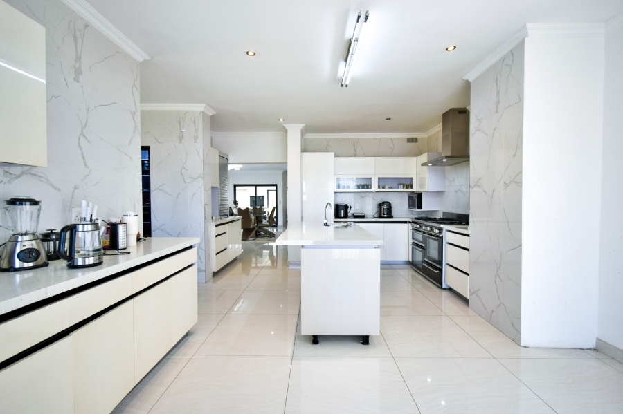 6 Bedroom Property for Sale in Mooikloof Glen Gauteng