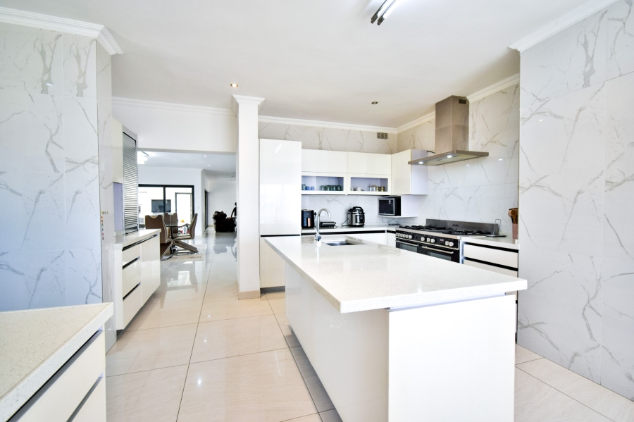 6 Bedroom Property for Sale in Mooikloof Glen Gauteng