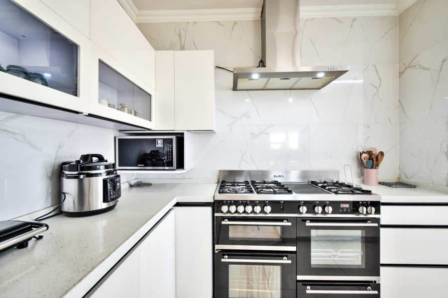 6 Bedroom Property for Sale in Mooikloof Glen Gauteng