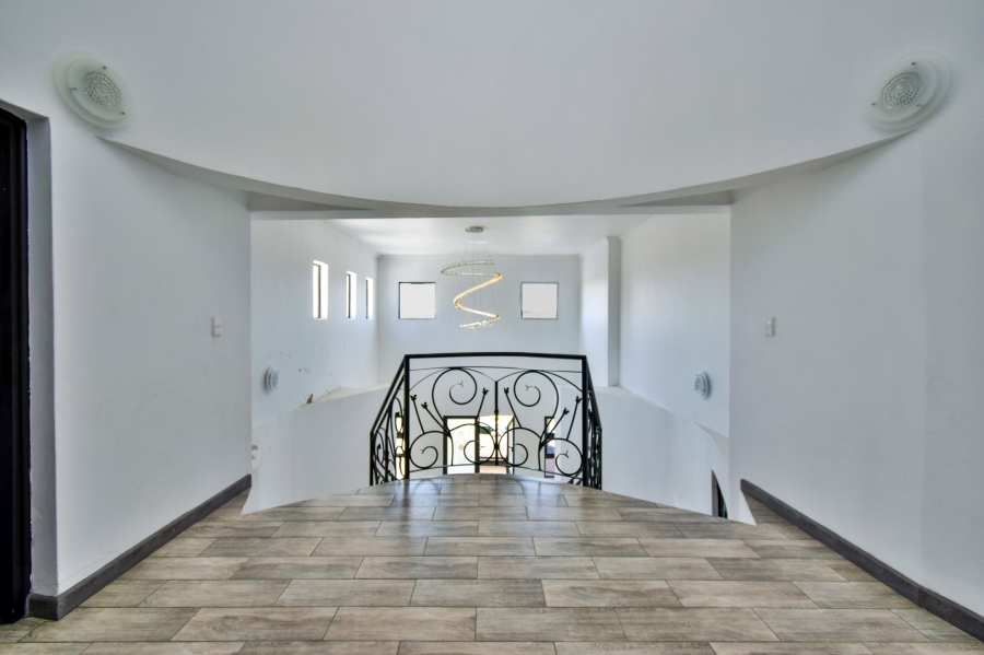 6 Bedroom Property for Sale in Mooikloof Glen Gauteng